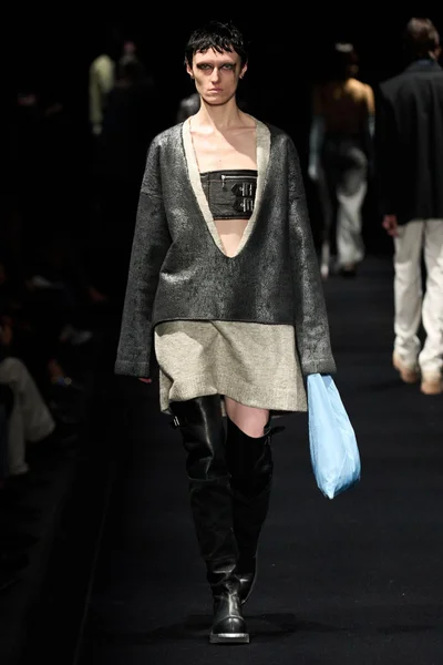 Look 30